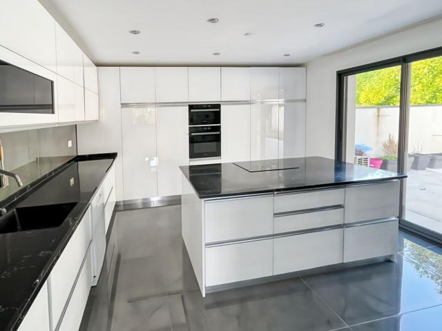 Location maison, 162.9 m² T 6 à La Ville aux Dames, 1 650 €