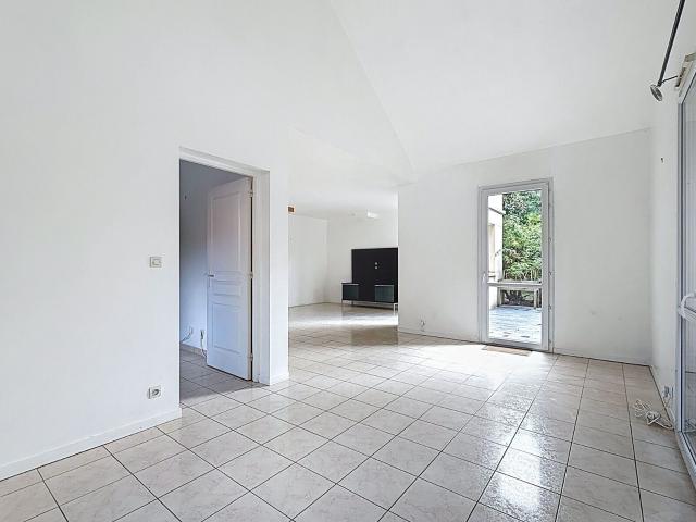 Location maison, 163.75 m² T 8 à Guyancourt, 2 700 €
