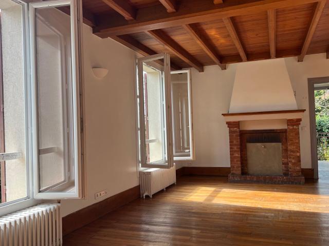 Location maison, 171 m² T 6 à Sucy en Brie, 2 500 €
