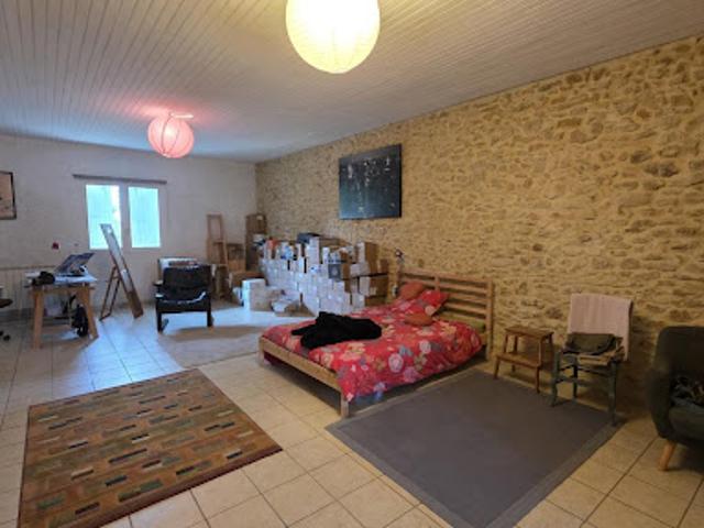 Location Maison 193.75 m2 Uchaux