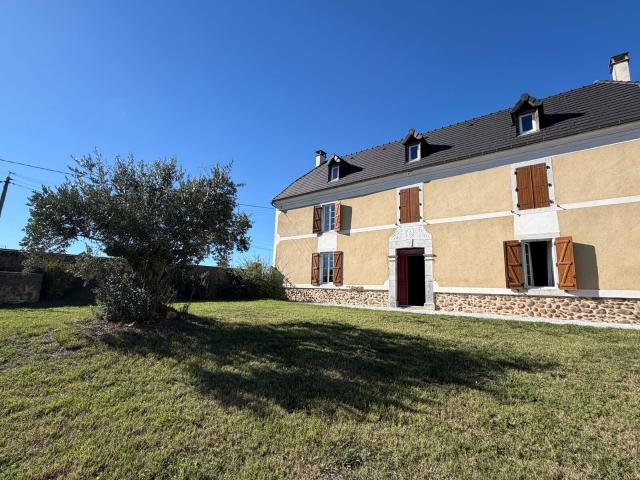 Location maison, 211 m² T 5 à Lourenties, 1 500 €
