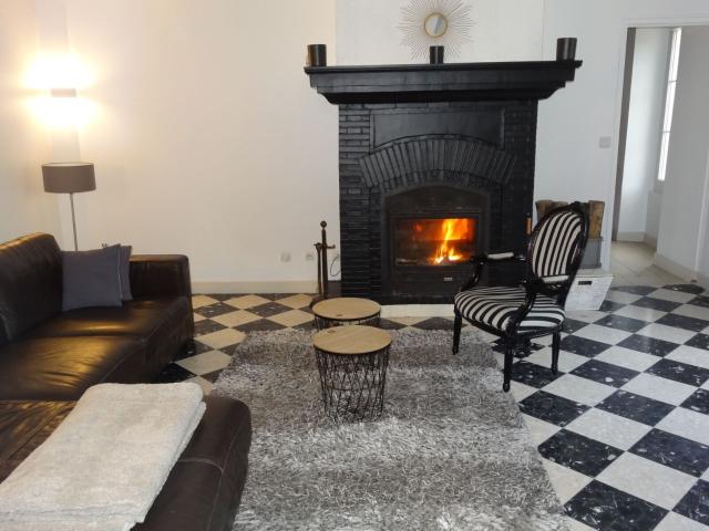 Location maison, 242.28 m² T 7 à Dampmart, 1 990 €