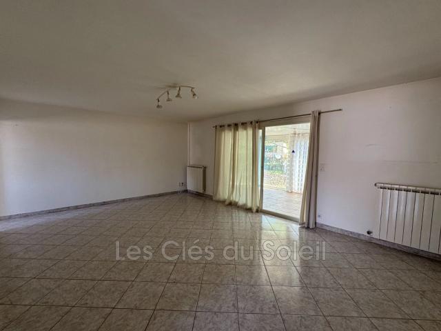 Location maison 2 chambres 76 m² Brignoles