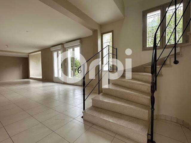 Location Maison 2 pièces 180 m2 Borest
