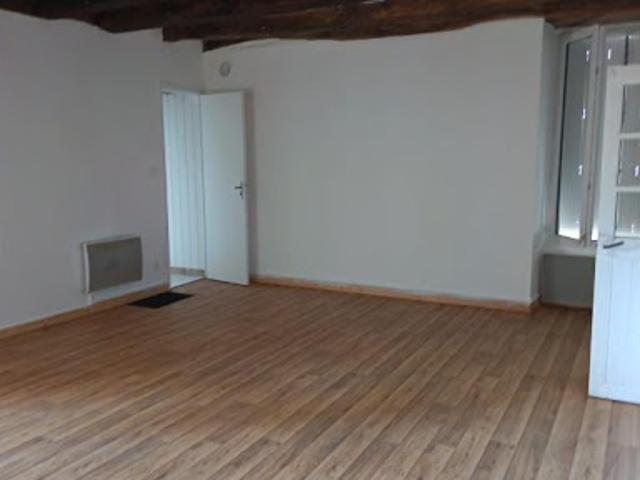 Location Maison 2 pièces 63 m2 Bonneuil Matours