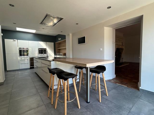 Location maison, 370 m² T 7 à Saint Denis sur Loire, 1 587 €