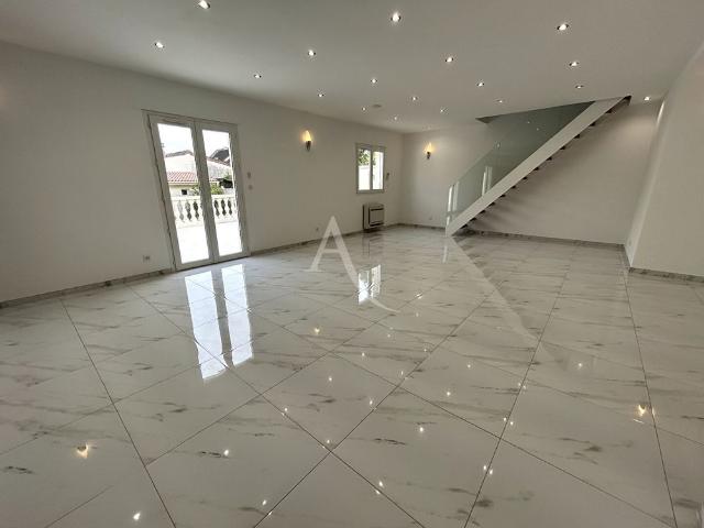 Location maison 7 pièces, 160.00m², Roissy en Brie