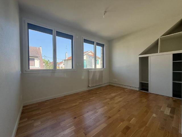 Location Maison 7 pièces 161m²