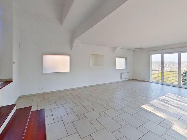 Location Maison 7 pièces 180m²