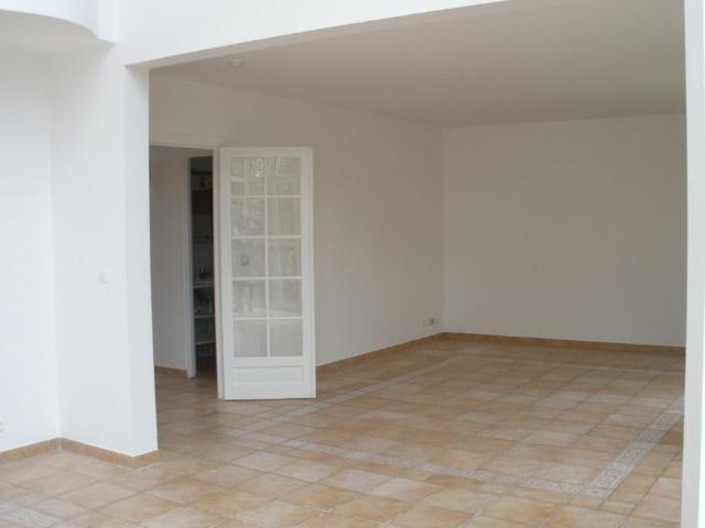 Location Maison 7 pièces 195m²
