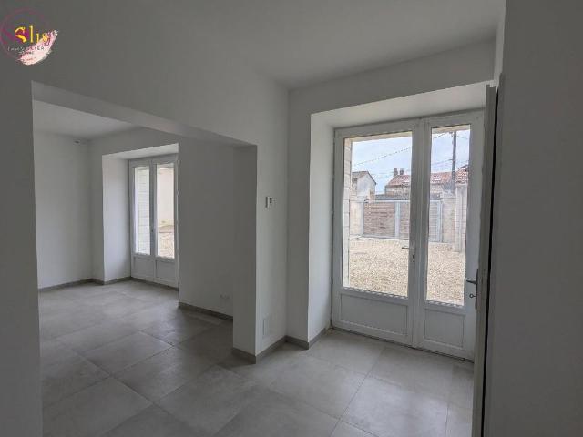 Location Maison 7 pièces 198m² ST LAURENT DE COGNAC 16100