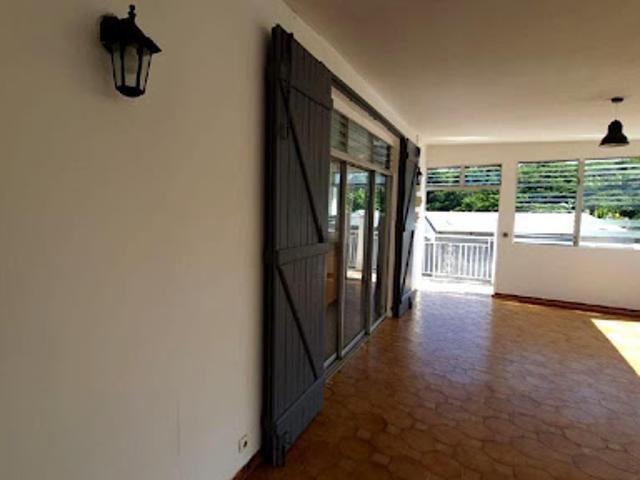 Location Maison 7 pièces 200 m2 Sainte Anne