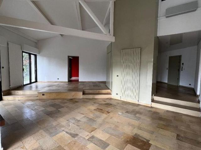 Location Maison 7 pièces 203m² DECINES CHARPIEU 69150