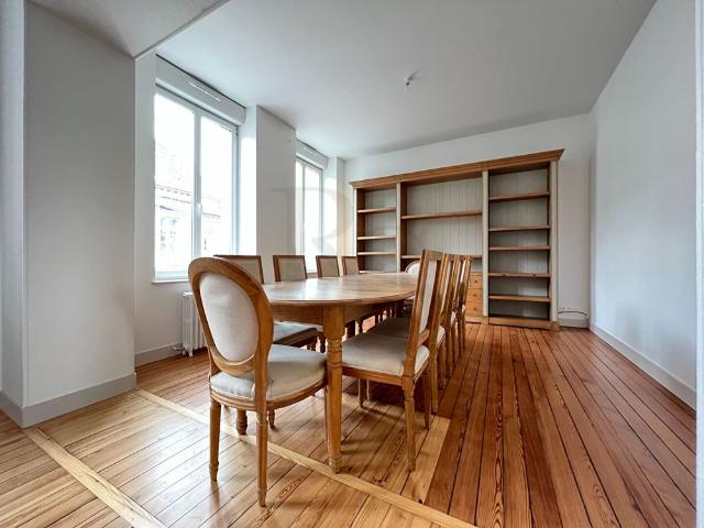 Location Maison 7 pièces 213m²