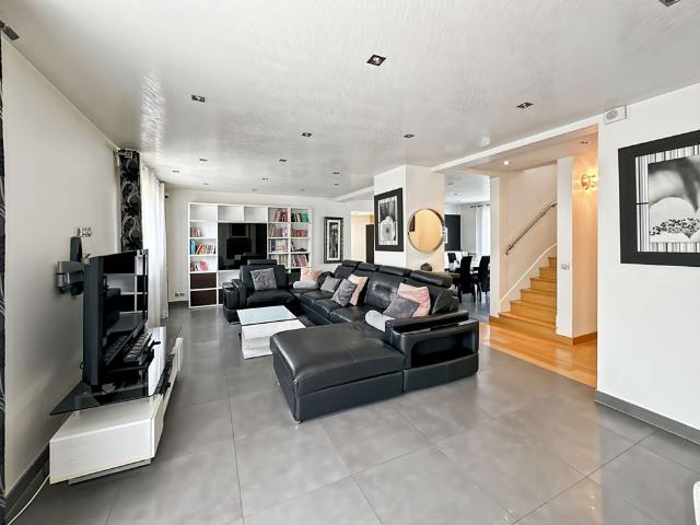 Location maison 7 pièces, 229.82m², Poissy