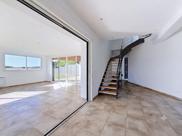 Location Maison 7 pièces 220.42 m2 Ouistreham