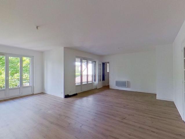 Location Maison 7 pièces 220m²