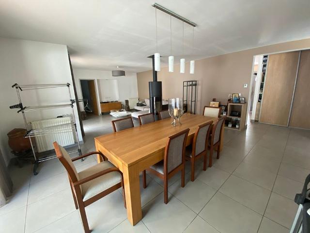 Location Maison 7 pièces 221m²