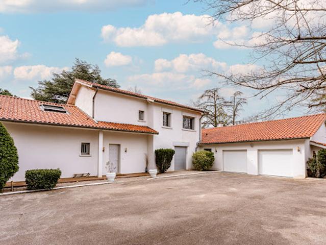 Location Maison 7 pièces 240 m2 Saint Cyr au Mont d'Or