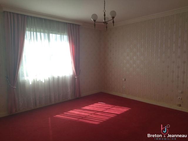 Location Maison 7 pièces 241m²