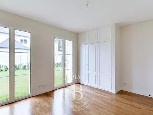 Location Maison 7 pièces 268.3 m2 La Celle Saint Cloud