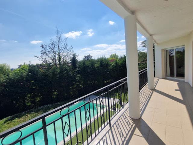 Location Maison 7 pièces 285.47 m2 Ecully
