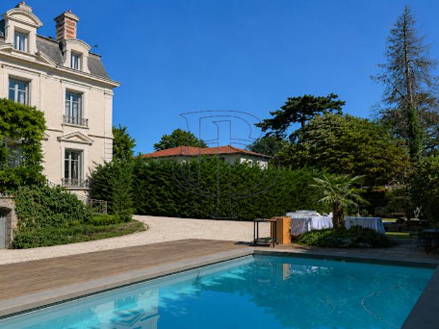 Location Maison 7 pièces 299 m2 Collonges au Mont d'Or