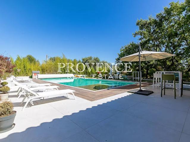 Location Maison 7 pièces 300 m2 Aubagne