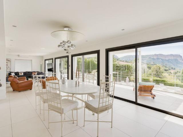 Location Maison 7 pièces 328m² CASSIS 13260