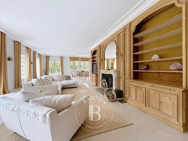 Location Maison 7 pièces 378.37 m2 Sceaux