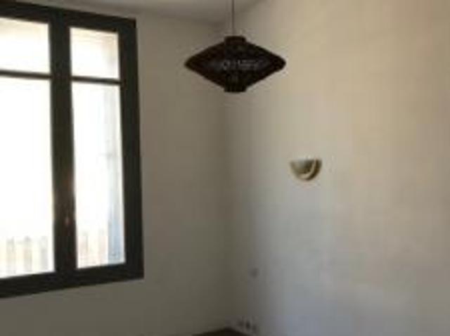 location maison 7 place d' assas 3 pièces 45 m2 gard 30900 803 €