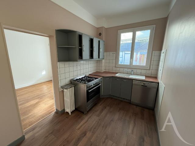 Location maison 4 pièces, 104.00m², Châteauroux