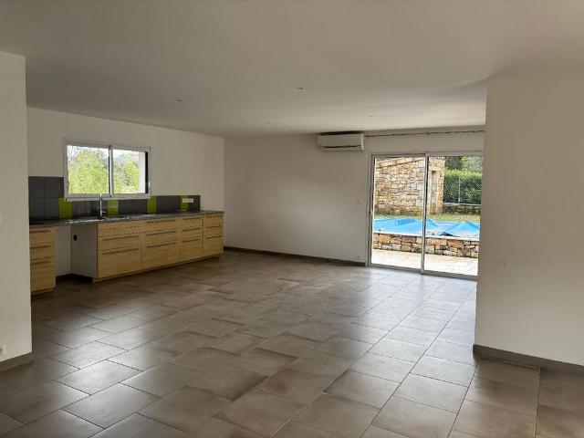 Location Maison 4 pièces 105m² GRAVIERES 07140