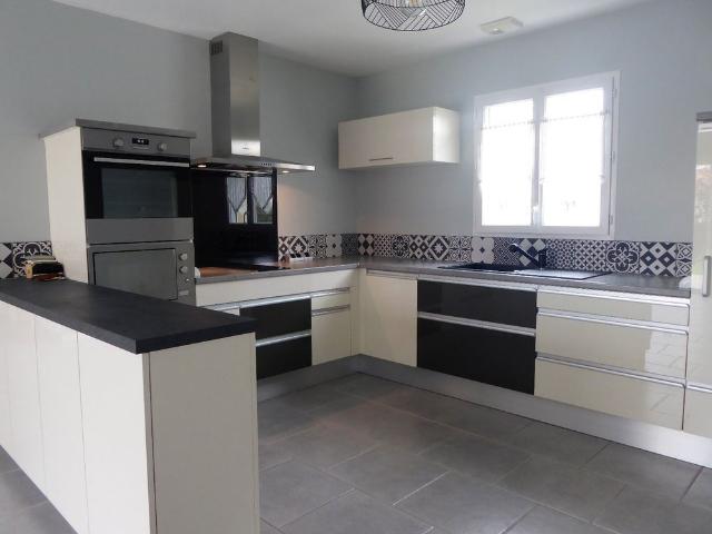 Location Maison 4 pièces 108m² JARNAC 16200