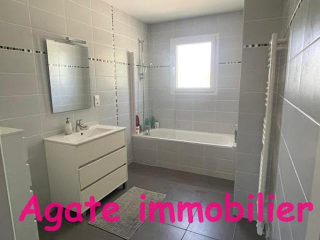 Location Maison 4 pièces 102 m2 Fargues