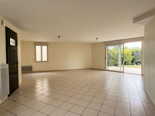 Location Maison 4 pièces 102m² ECHIRE 79410