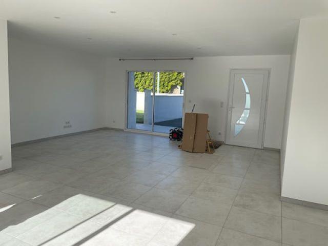 Location Maison 4 pièces 103 m2 Romegoux