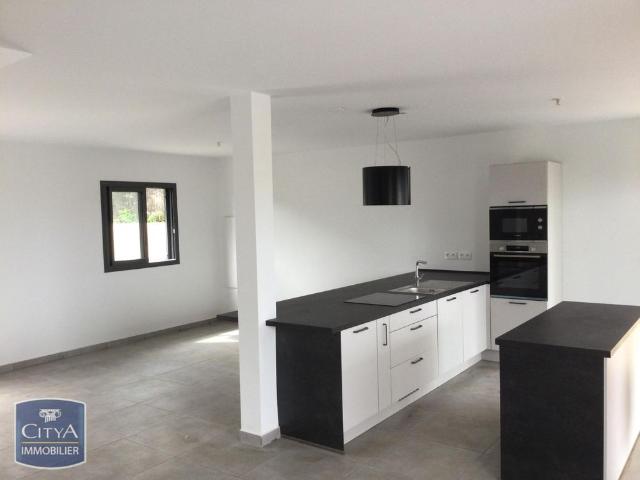 Location Maison 4 pièces 114m² ST GILLES LES HAUTS 97435
