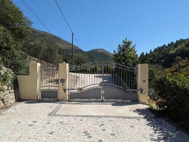 Location Maison 4 pièces 118m² LUCERAM 06440