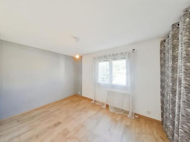 Location Maison 4 pièces 120m² CHARMES SUR RHONE 07800