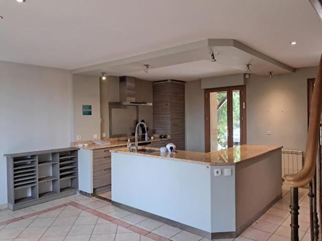 Location Maison 4 pièces 121.57 m2 Solaize