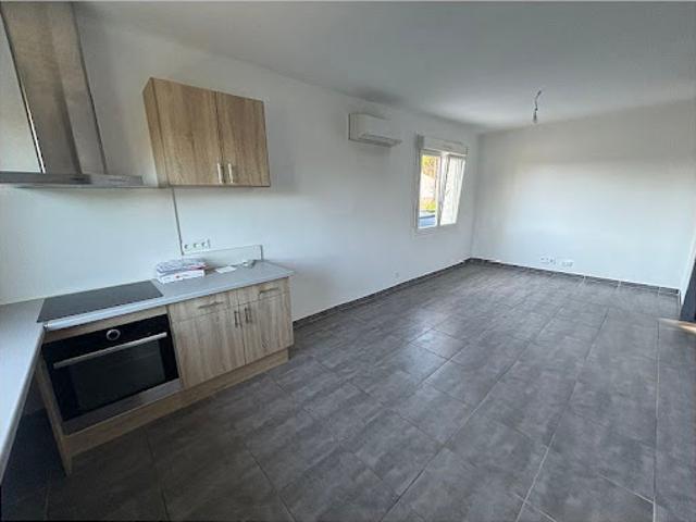 Location Maison 4 pièces 73 m2 Saint Privat des Vieux