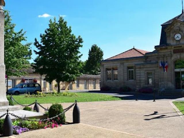Location Maison 4 pièces 75 m2 Ambares et lagrave