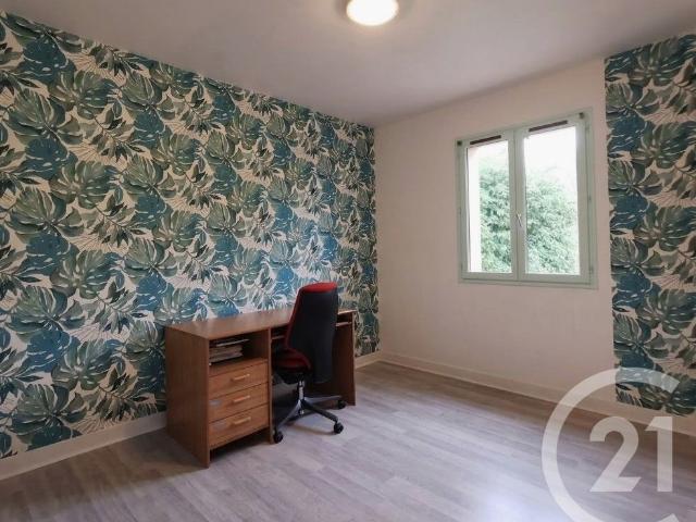 Location Maison 4 pièces 75m² LACHAPELLE AUZAC 46200