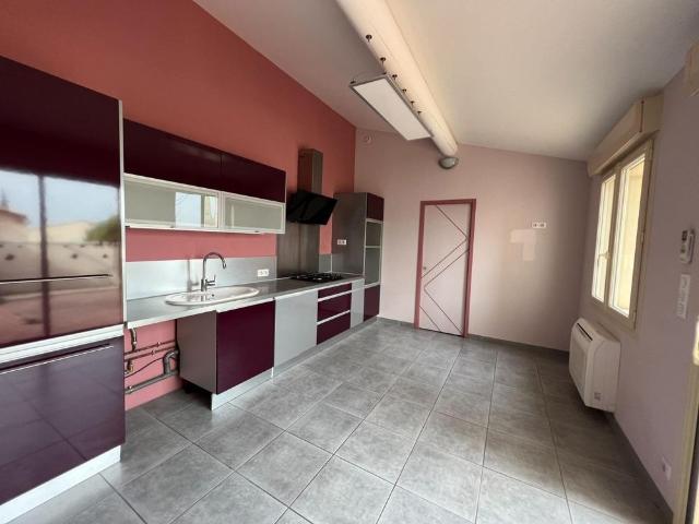Location Maison 4 pièces 79m² GALLARGUES LE MONTUEUX 30660