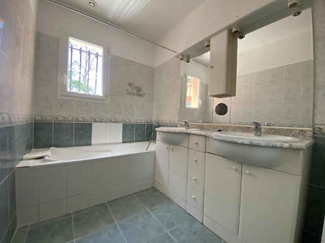 Location Maison 4 pièces 84.64 m2 La Motte d'Aigues