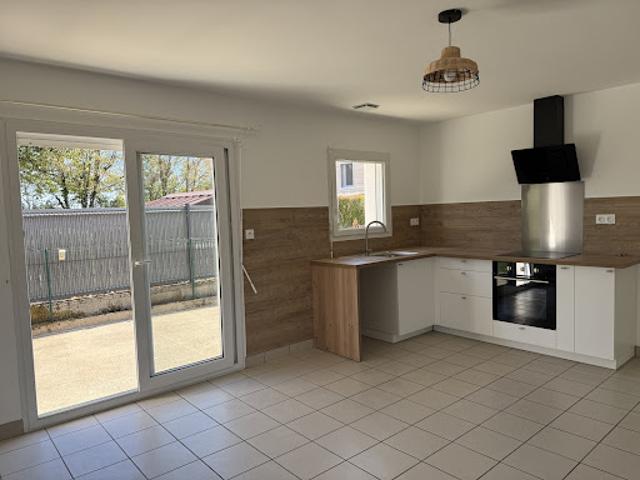 Location Maison 4 pièces 86.4 m2 Saint Laurent sur Sèvre
