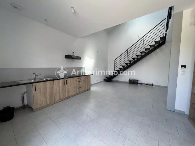 Location Maison 4 pièces 86 m2 à Neuvic