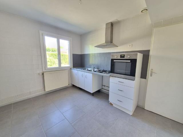 Location Maison 4 pièces 89m² ST PAUL DE VARAX 01240