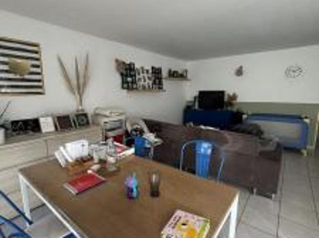 location maison 4 pièces 91 m2 herault 34160 1059 €